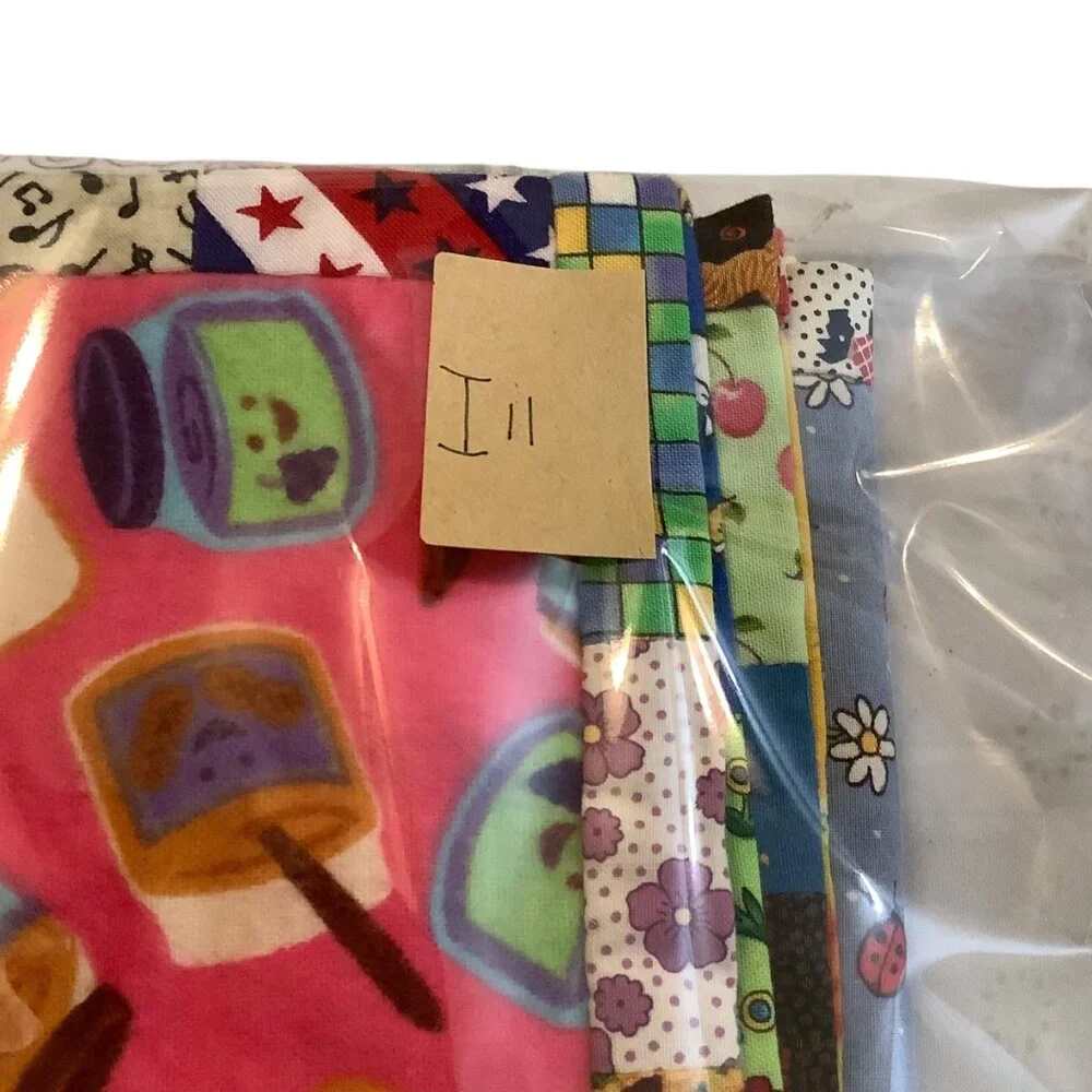 Vtg Handcrafted Multicolored Patchwork Baby Quilt 29”x21”‎ Animals Food Flowers